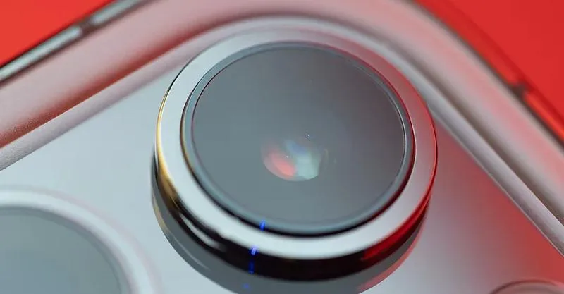 Bezpieczne metody na zdjęcie szkła z aparatu iPhone – uniknij uszkodzenia obiektywu