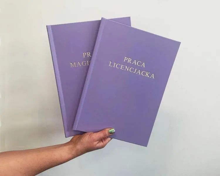 Jak uniknąć błędów podczas drukowania pracy licencjackiej i zyskać pewność działania