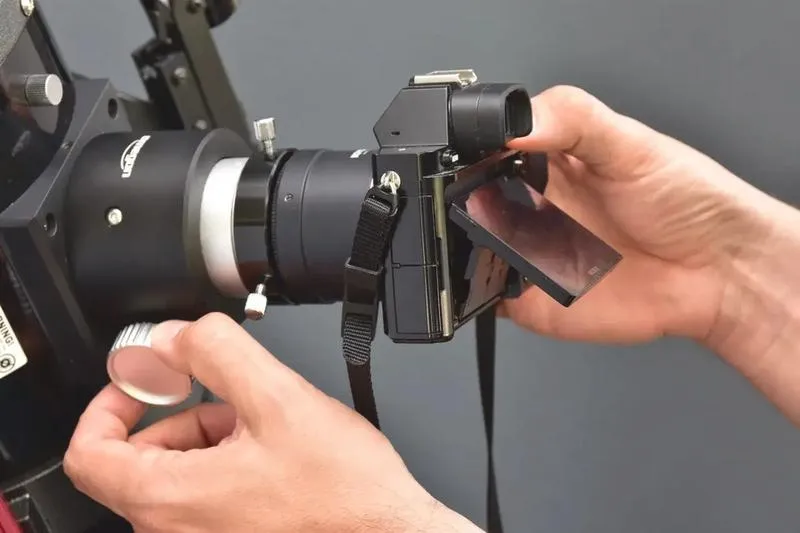 Odkryj tajniki: jak podłączyć aparat do teleskopu i uchwycić niesamowite zdjęcia gwiazd