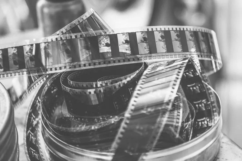 Jak załadować film